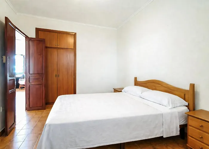 3 Bedroom Cozy Home In Oliva